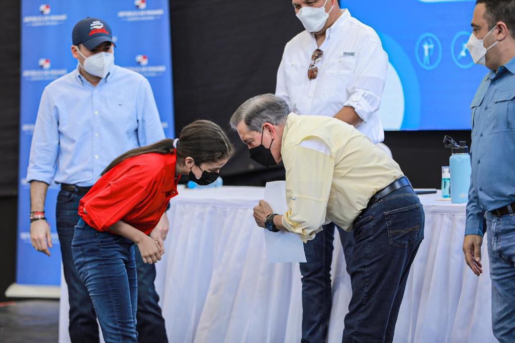 Atletas y federaciones deportivas reciben más de B/.2 millones en incentivos económicos