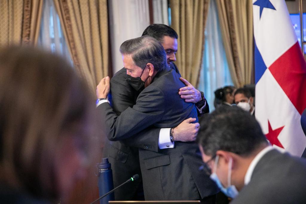 Vicepresidente José Gabriel Carrizo Jaén renuncia al cargo de ministro de la Presidencia.
